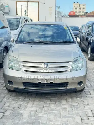 Toyota IST 2003 Gold