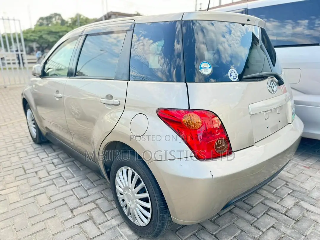 Toyota IST 2003 Gold