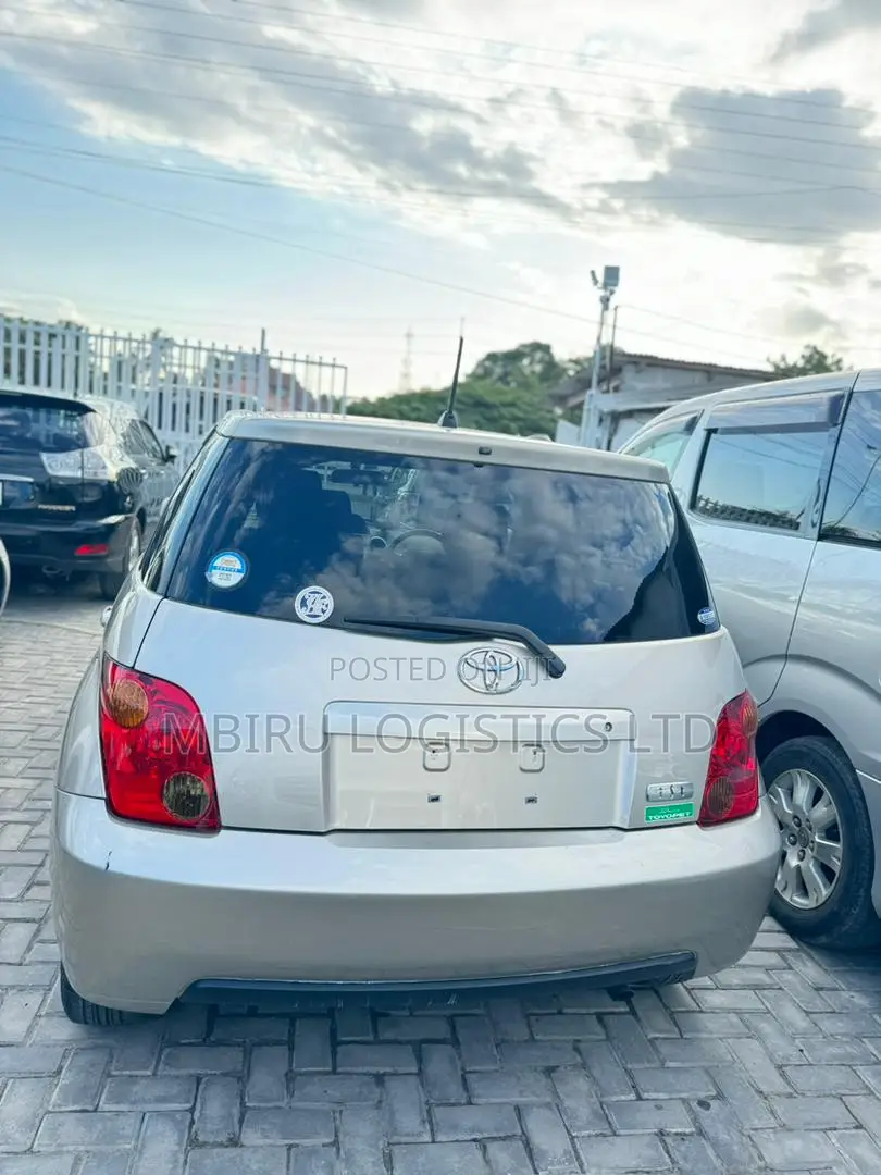 Toyota IST 2003 Gold