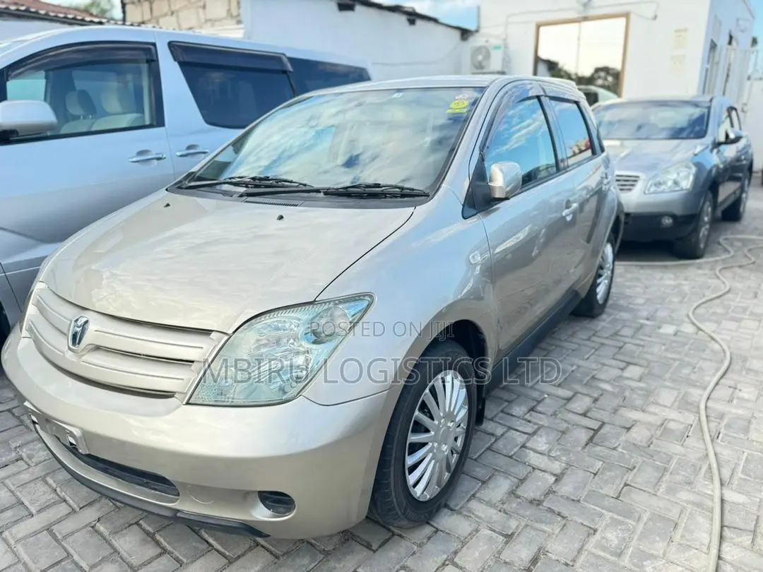 Toyota IST 2003 Gold