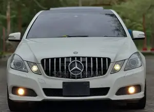 Mercedes-Benz E200 2011 Pearl