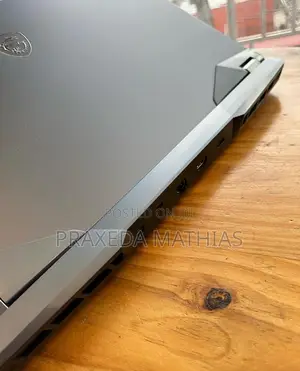 Laptop MSI Raider GE76 12UGS 32GB Intel Core I9 SSD 1T