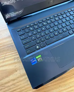 Laptop MSI Raider GE76 12UGS 32GB Intel Core I9 SSD 1T
