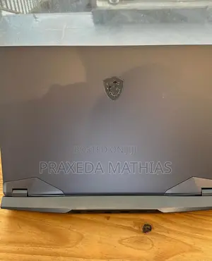 Laptop MSI Raider GE76 12UGS 32GB Intel Core I9 SSD 1T