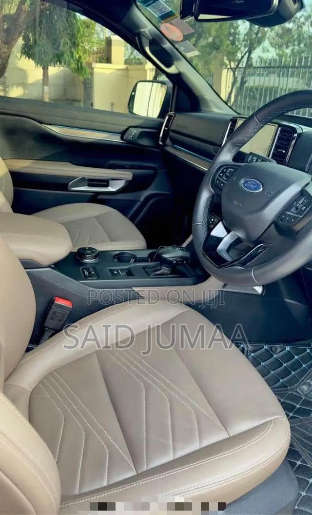Ford Everest 2023 Black