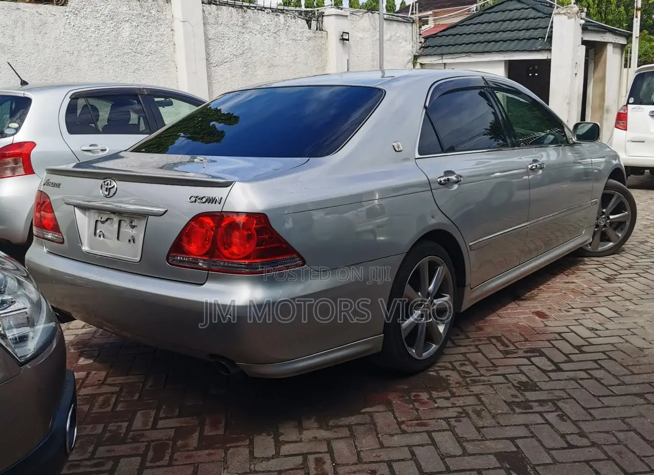 Toyota Crown Royale 2005 Silver