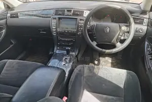 Toyota Crown Royale 2005 Silver
