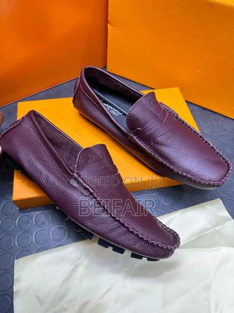 Original Clarks Leather Loafers | Viatu Vya Kiume