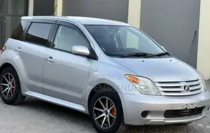 Photo - Toyota IST 2006 Silver