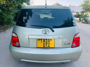 Toyota IST 2007 Green