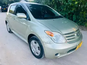 Toyota IST 2007 Green