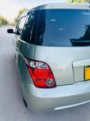 Toyota IST 2007 Green