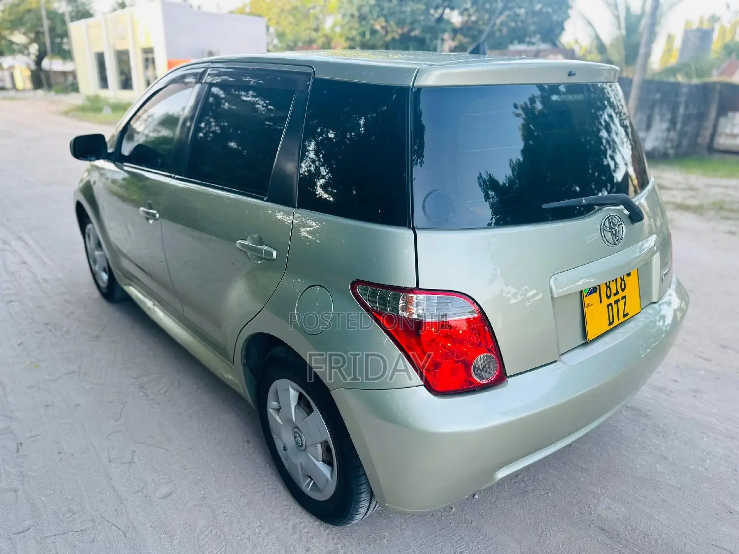 Toyota IST 2007 Green