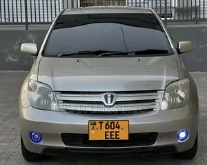 Photo - Toyota IST 2003 Gold