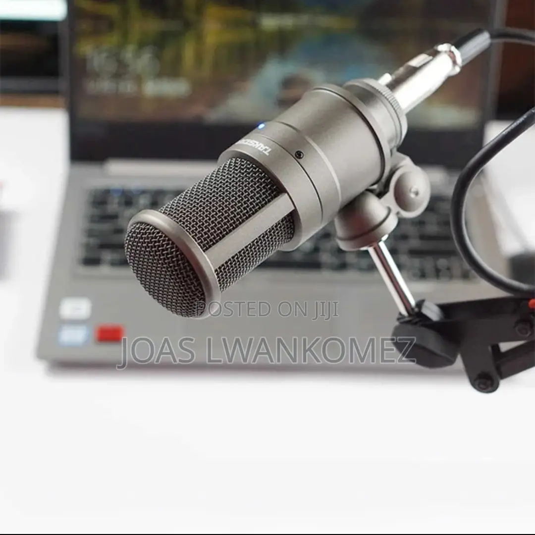 Takstar Condenser Microphone(SM 8B).