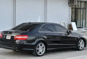 Mercedes-Benz E200 2011 Black