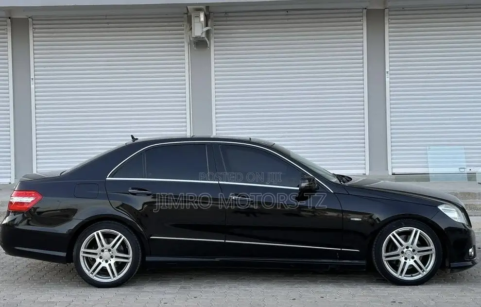 Mercedes-Benz E200 2011 Black