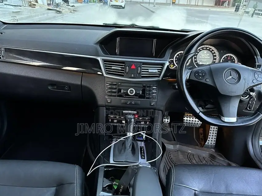 Mercedes-Benz E200 2011 Black