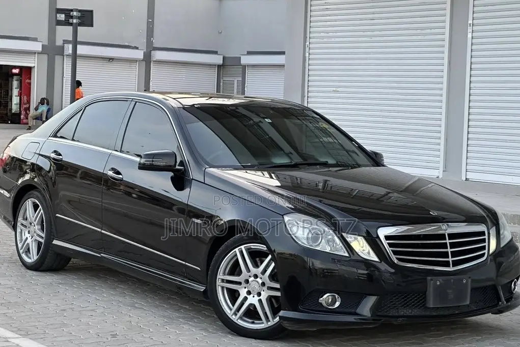 Mercedes-Benz E200 2011 Black