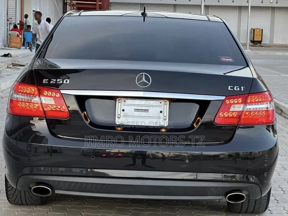 Mercedes-Benz E200 2011 Black