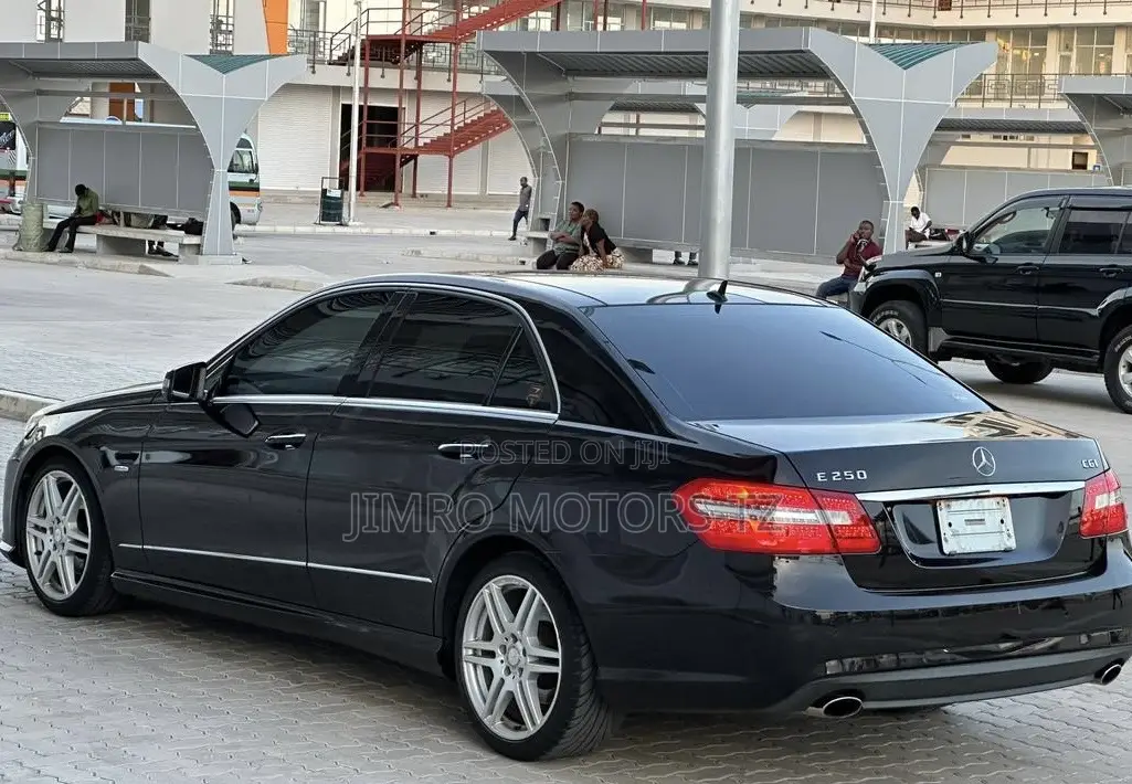 Mercedes-Benz E200 2011 Black