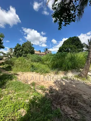 Plot for Sale Madale