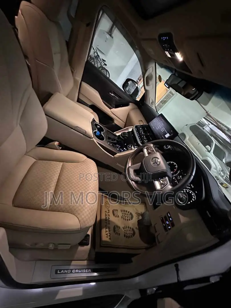 Toyota Land Cruiser 3.3 Diesel 4WD 2022 White