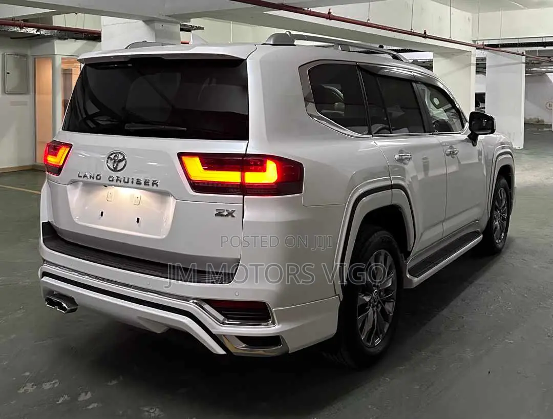 Toyota Land Cruiser 3.3 Diesel 4WD 2022 White