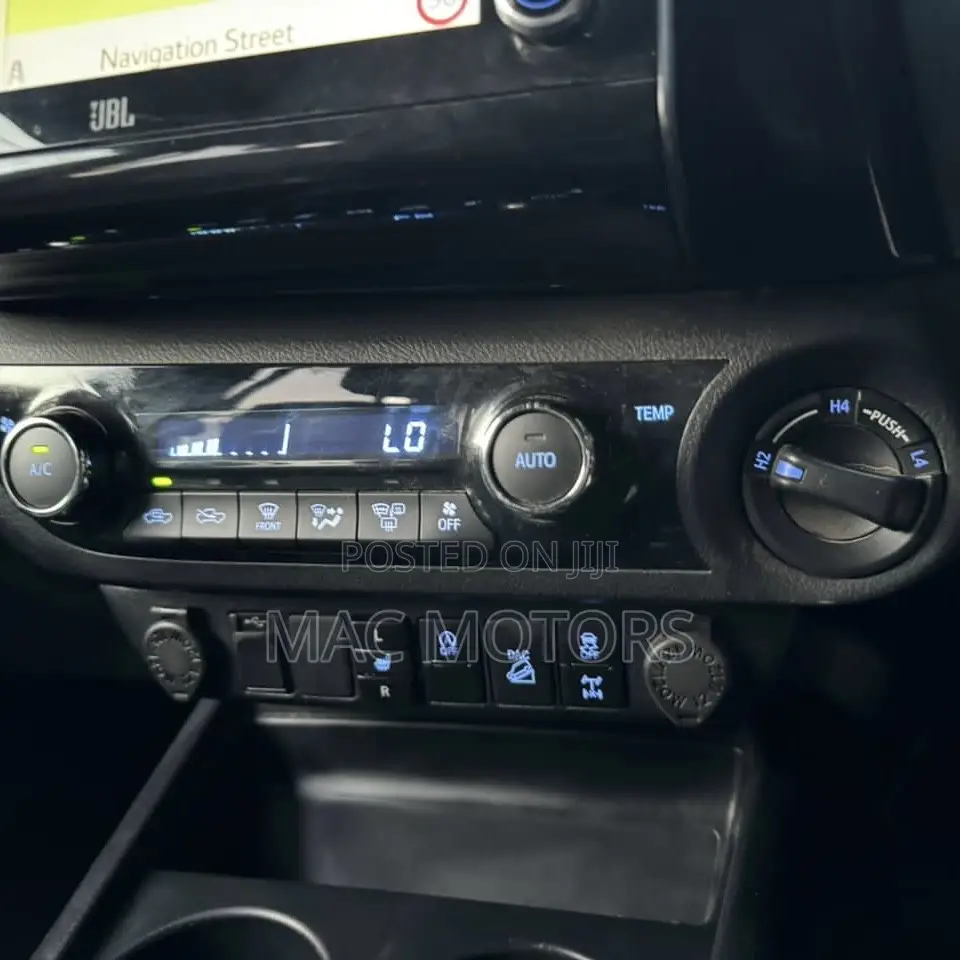 Toyota Hilux 2021 Blue