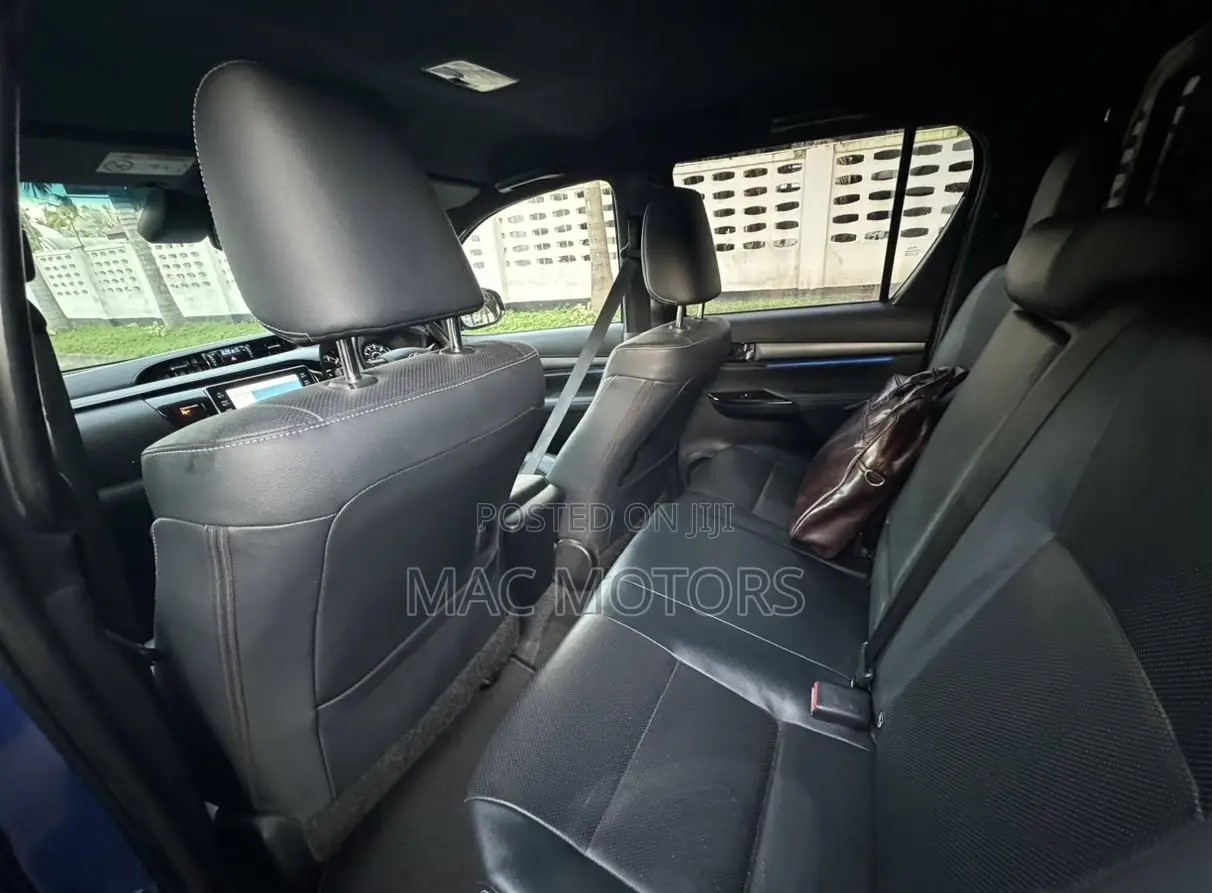 Toyota Hilux 2021 Blue
