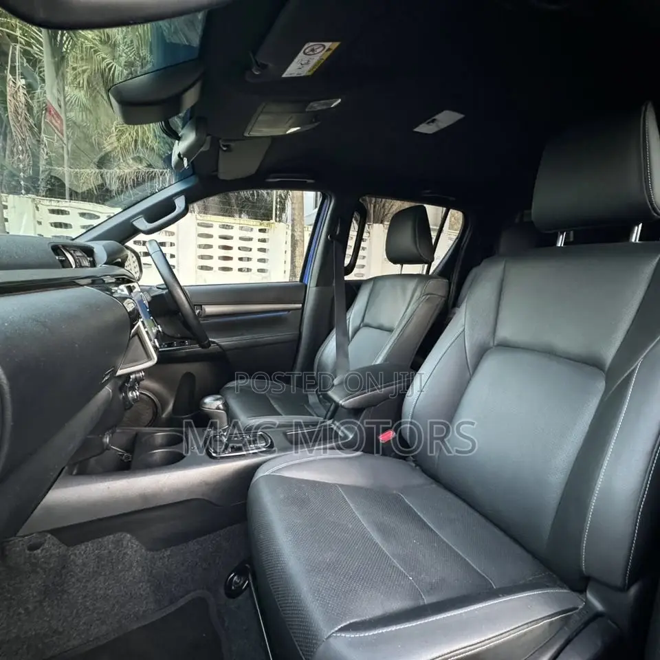 Toyota Hilux 2021 Blue