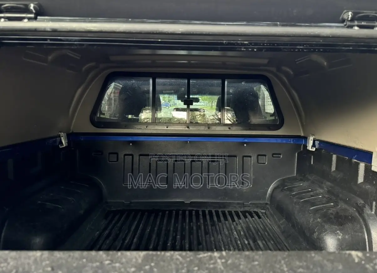 Toyota Hilux 2021 Blue