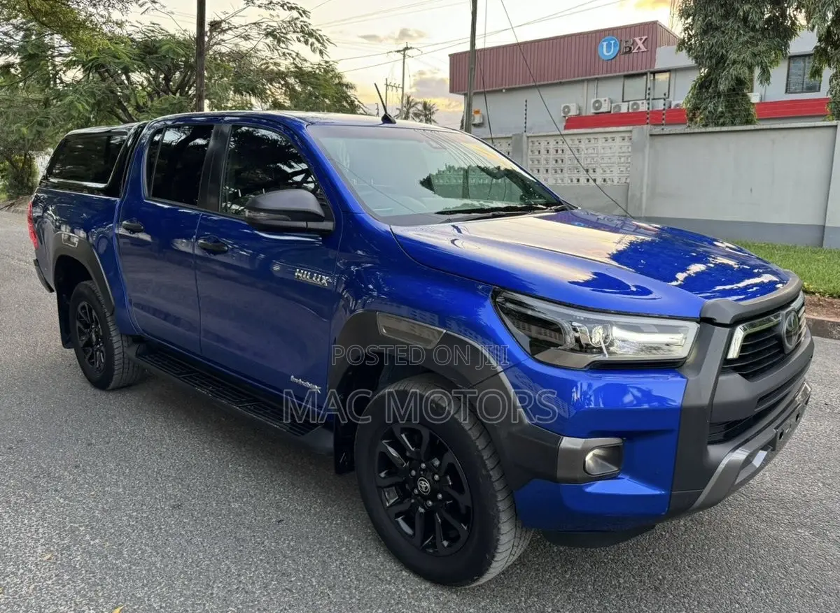Toyota Hilux 2021 Blue