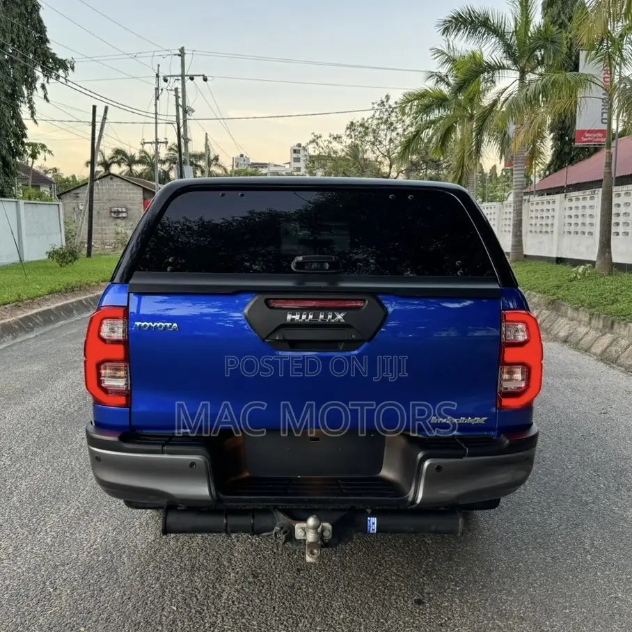 Toyota Hilux 2021 Blue