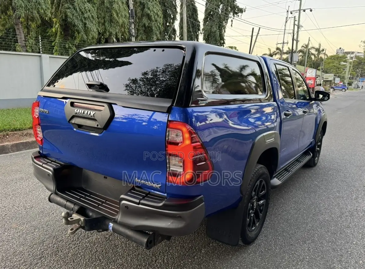 Toyota Hilux 2021 Blue