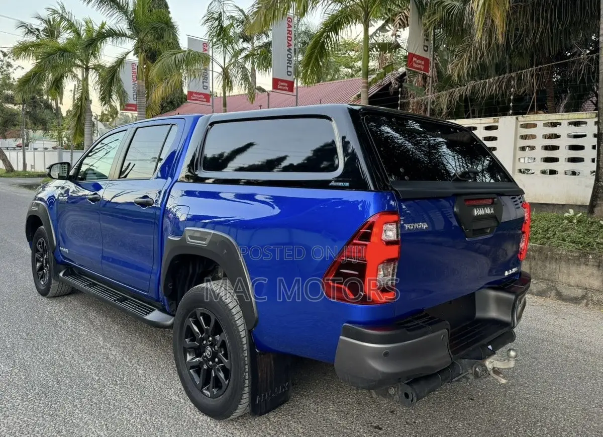 Toyota Hilux 2021 Blue
