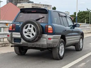 Toyota RAV4 1999 Blue