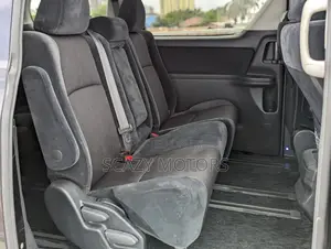 Toyota Vellfire 2011