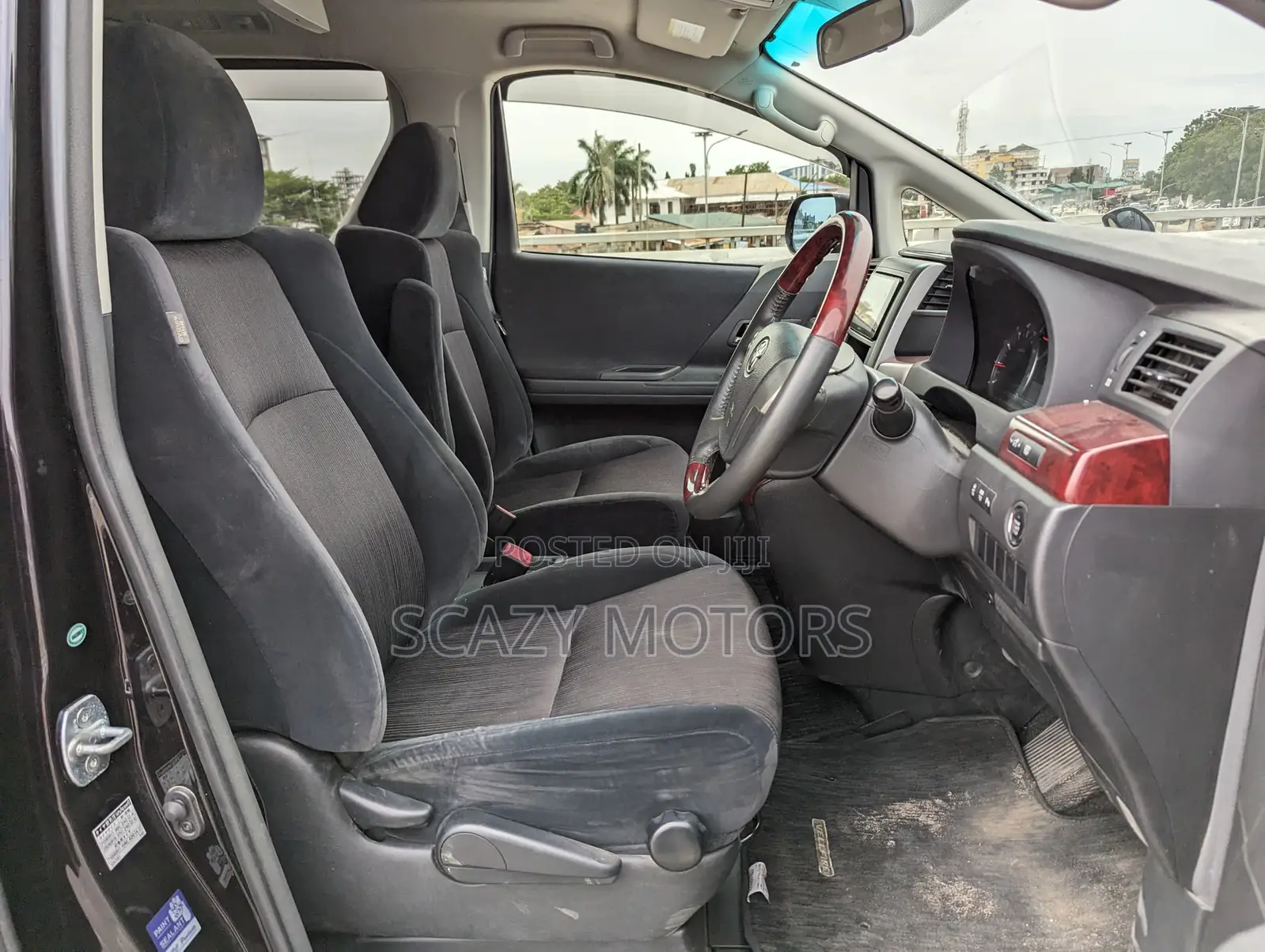 Toyota Vellfire 2011