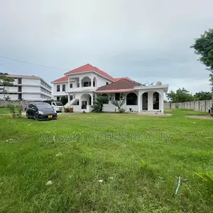 8bdrm House in Bahari Beach, Kinondoni for sale