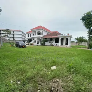 8bdrm House in Bahari Beach, Kinondoni for sale