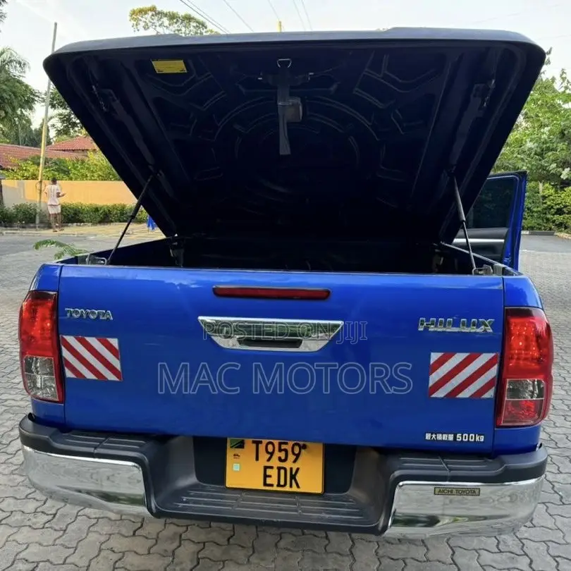 Toyota Hilux 2018 Blue