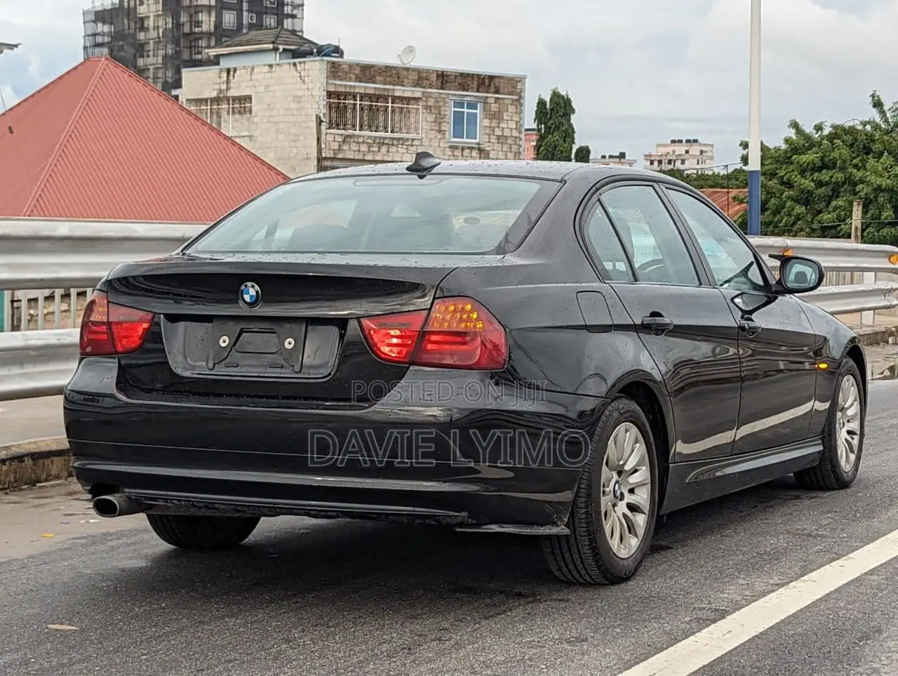 BMW 3 Series 320i RWD 2009 Black