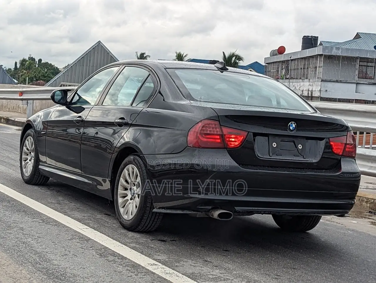 BMW 3 Series 320i RWD 2009 Black