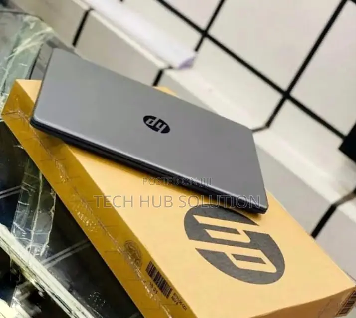 New Laptop HP 250 G10 8GB Intel Core I7 SSD 512GB