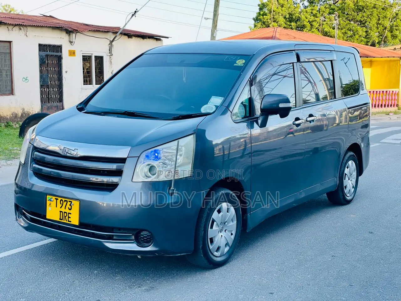 Toyota Noah 2010 Gray