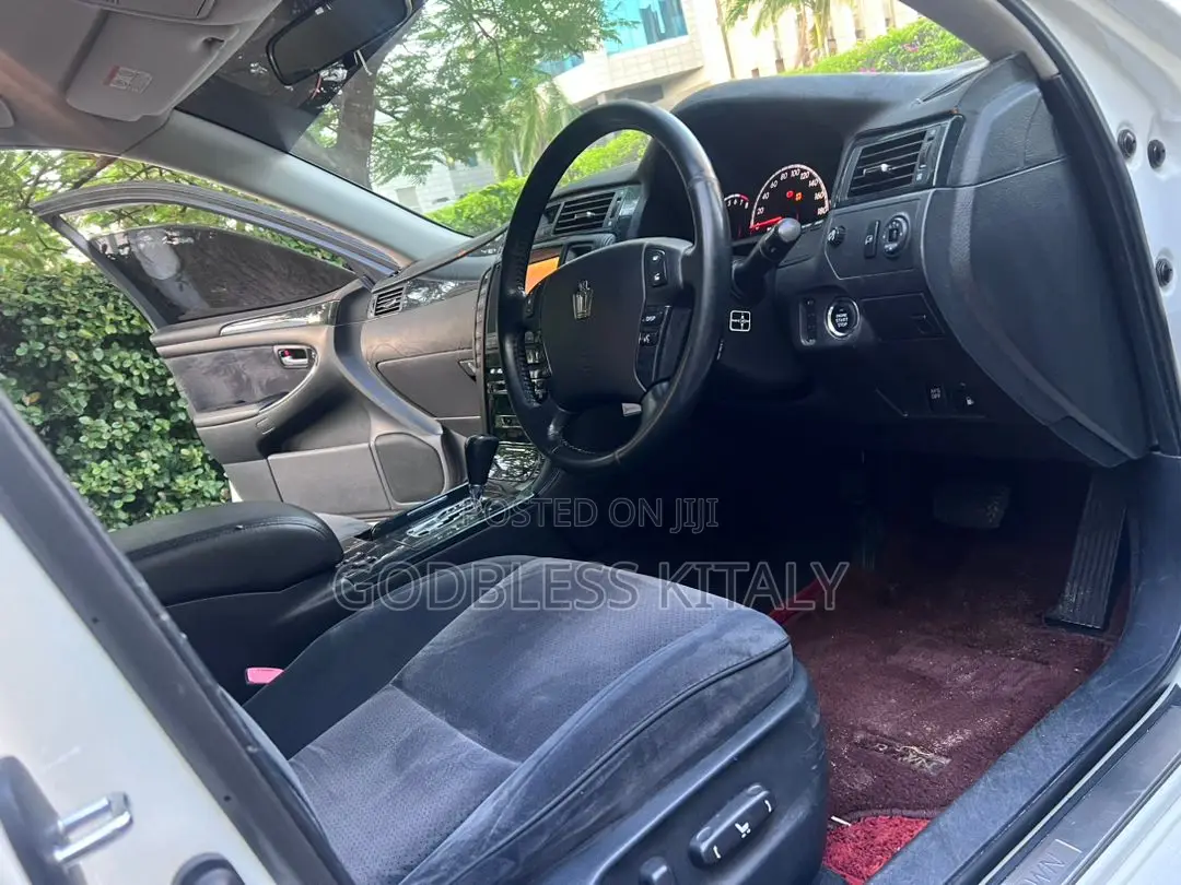 Toyota Crown Royale 2005 White