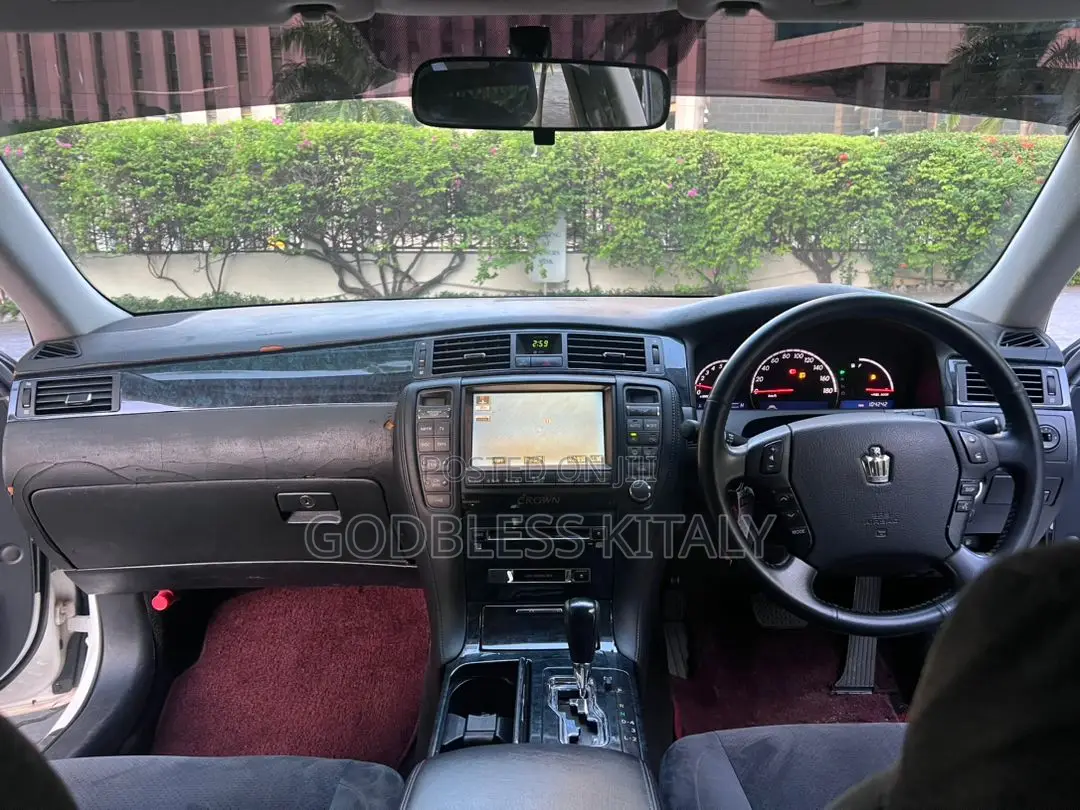 Toyota Crown Royale 2005 White