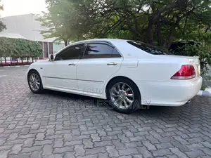 Toyota Crown Royale 2005 White