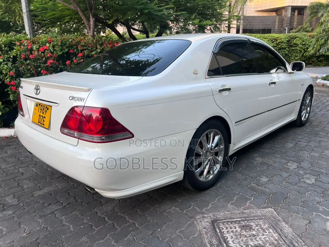 Toyota Crown Royale 2005 White